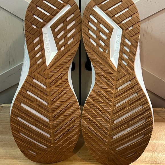 Brooks Levitate 4 LE (Limited Edition) Slip-on White Shoes Women’s Size 9.5 - Picture 10 of 10